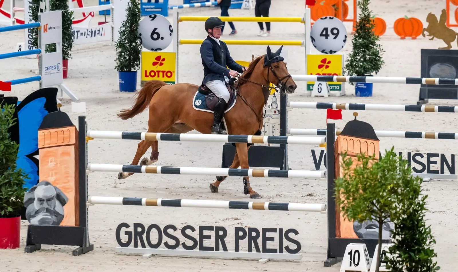 Springreiter im Parcours beim Großen Preis von Sachsen